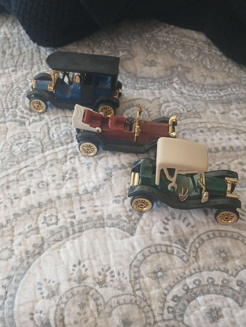 Vintage-Style Kids Toy Classic Car Set - Blue, Red, Green